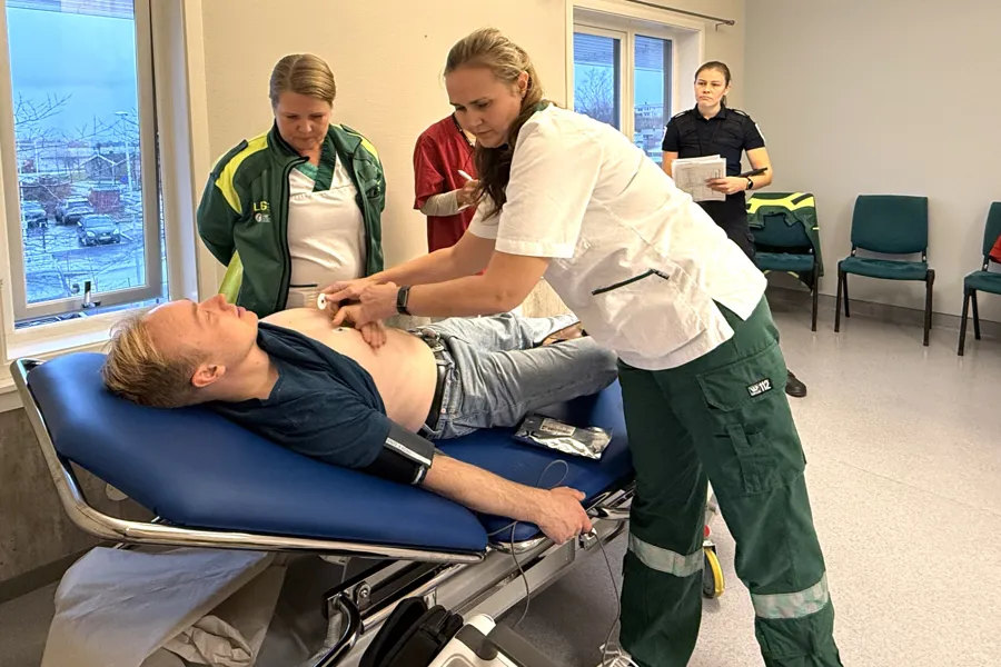 En gruppe personer i et rom